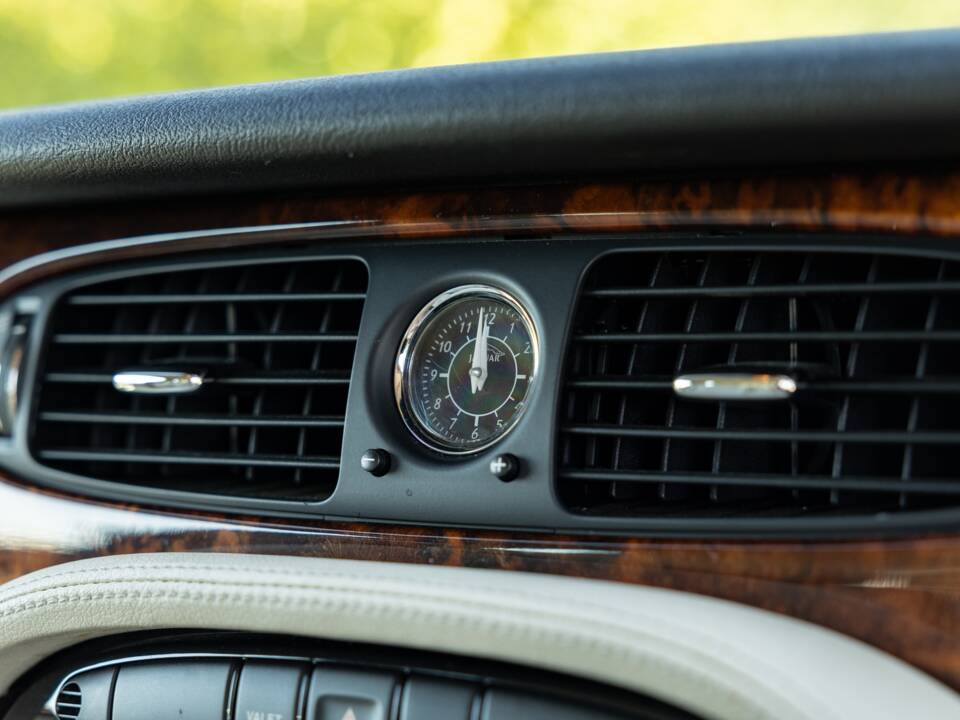 Image 23/43 of Jaguar XJR (2003)