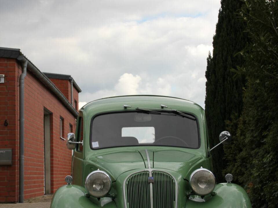 Imagen 2/16 de SIMCA 8 Camionnette (1949)