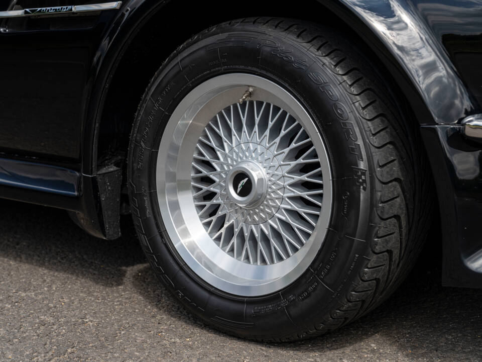 Immagine 12/32 di Aston Martin V8 Vantage Volante (1988)