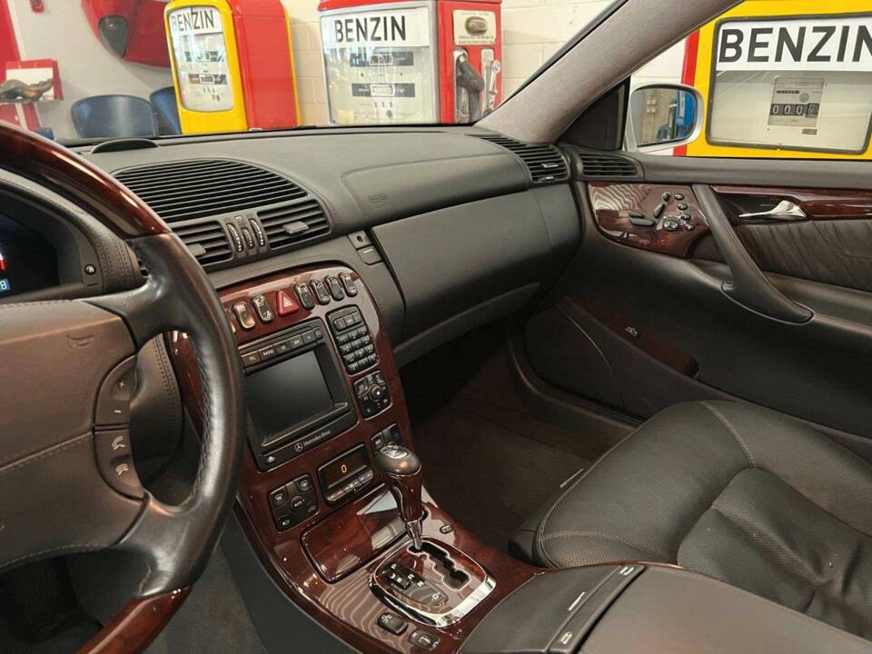 Immagine 8/18 di Mercedes-Benz CL 600 (2001)