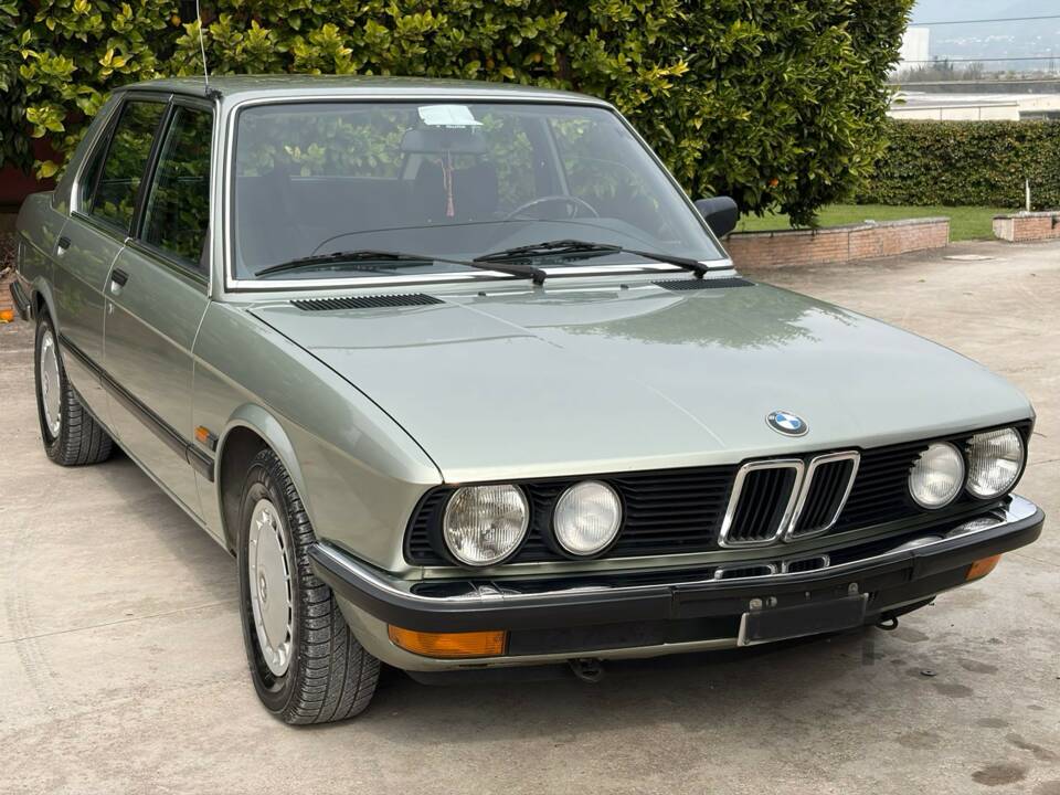 Bild 17/41 von BMW 520i (1982)