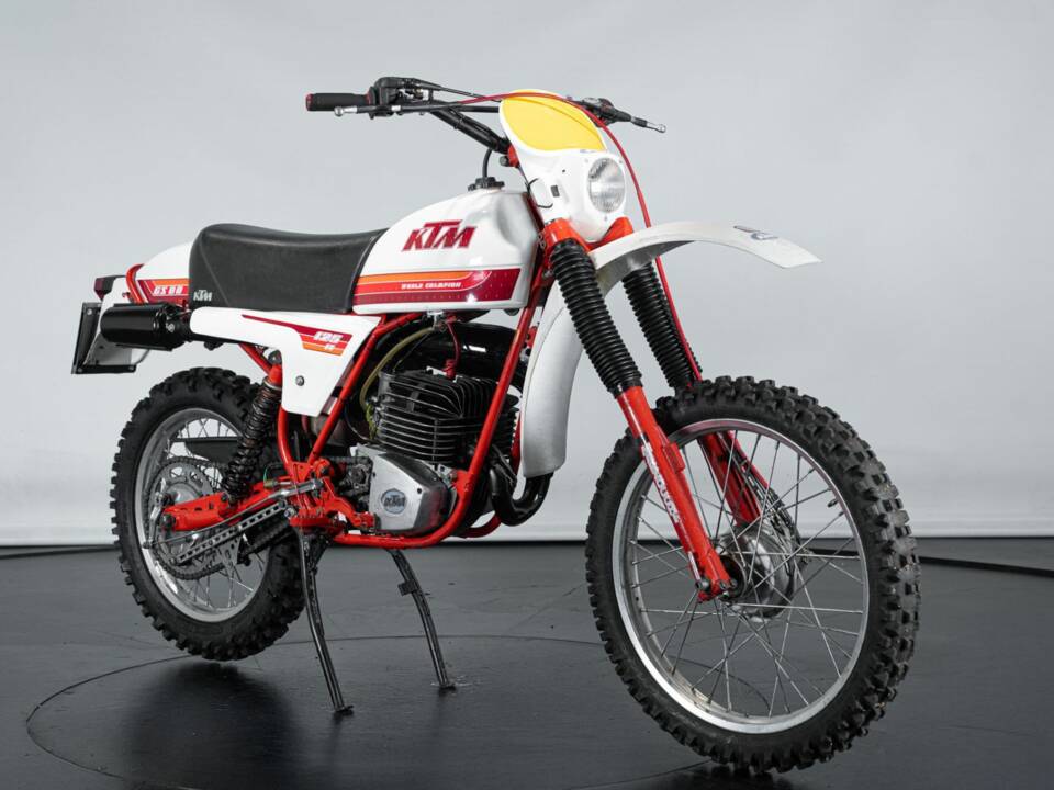 Image 2/9 of KTM DUMMY (1979)
