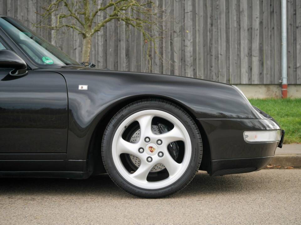 Image 28/34 of Porsche 911 Carrera (1997)