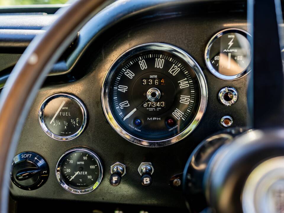 Image 56/62 of Aston Martin DB 6 (1967)
