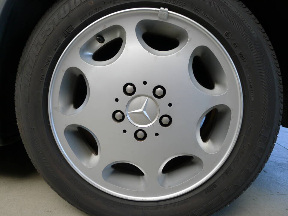 Image 5/47 of Mercedes-Benz 500 SL (1992)