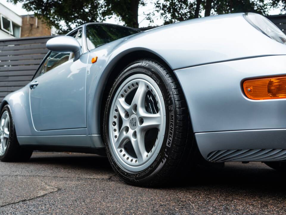 Image 58/60 of Porsche 911 Targa (1996)