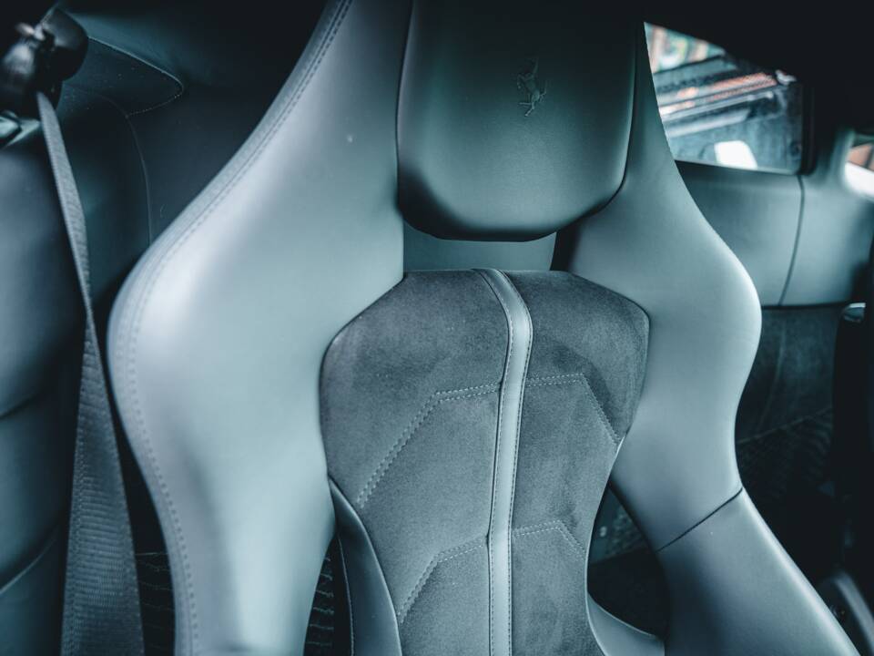 Image 44/56 of Ferrari 488 GTB (2020)