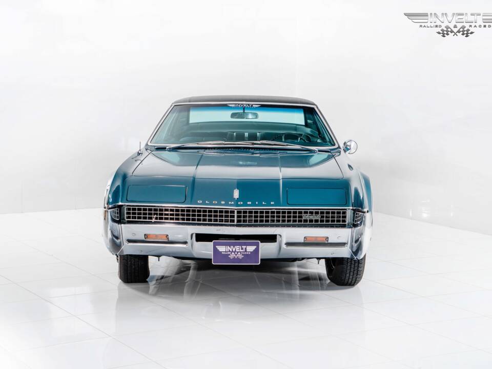 Image 2/16 of Oldsmobile Toronado (1967)