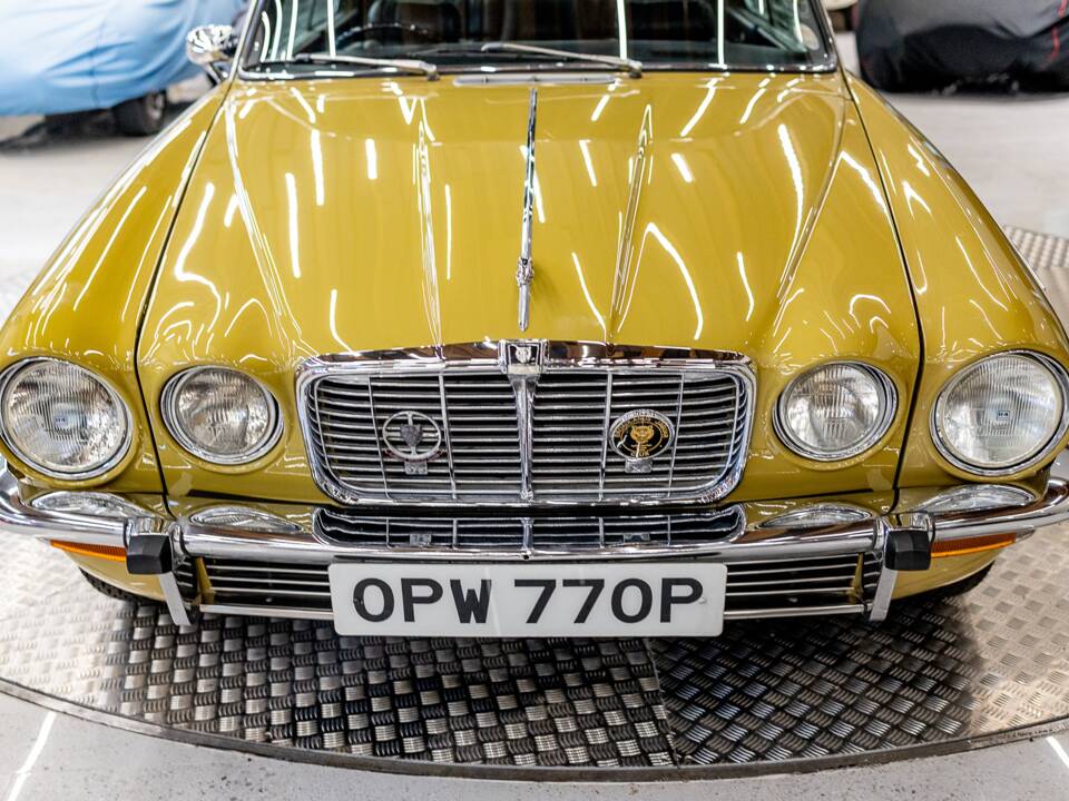 Image 33/50 de Jaguar XJ 6 C 4.2 (1975)