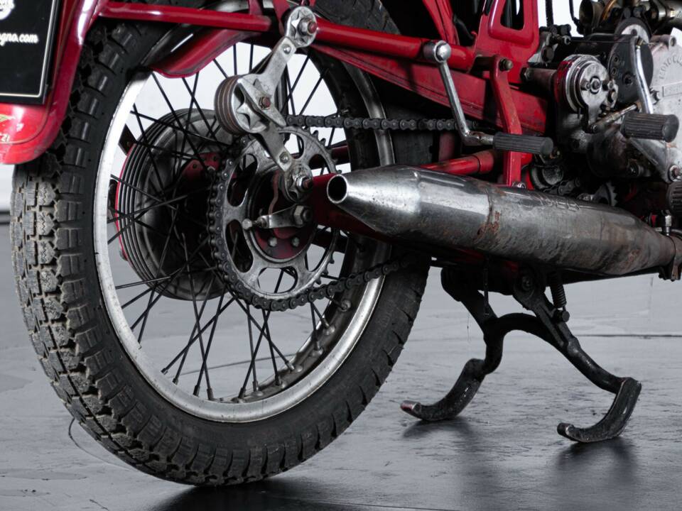 Image 25/50 de Moto Guzzi 250 SS (1950)