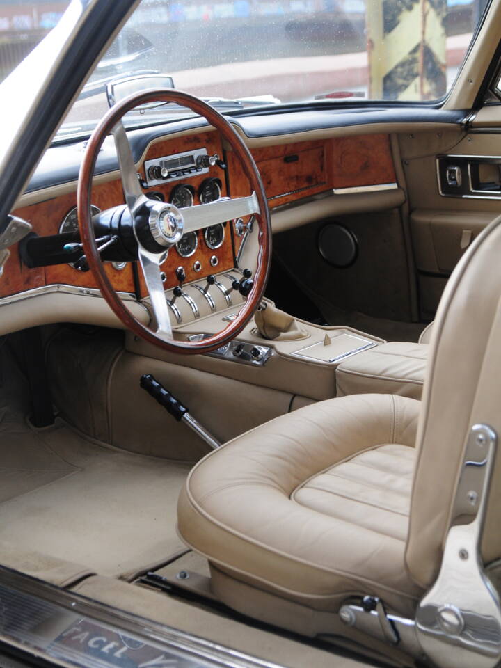 Image 17/34 of Facel Vega Facel II (1964)