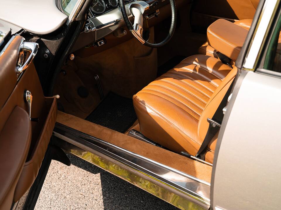 Bild 18/36 von Citroën DS 21 Pallas (1968)