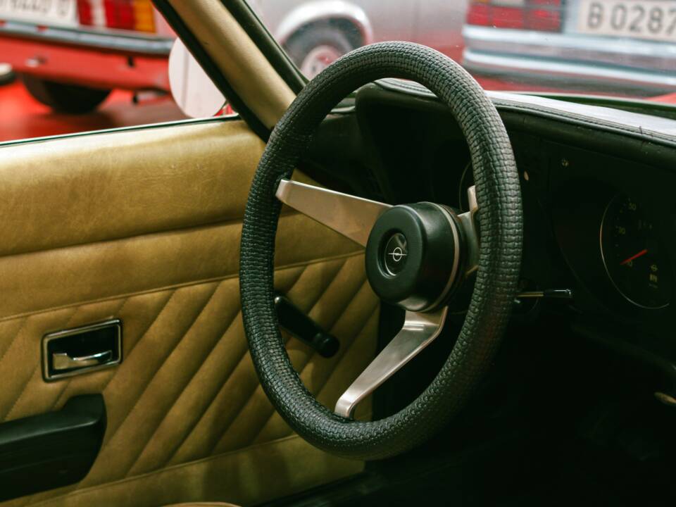 Bild 25/31 von Opel GT 1900 (1973)