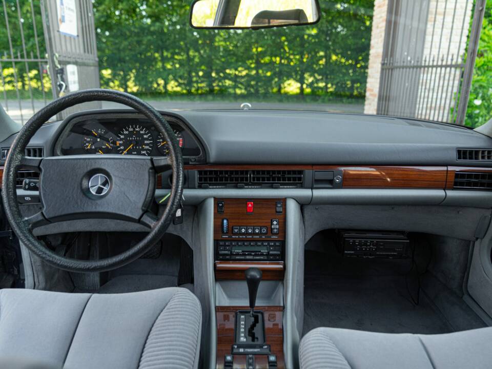 Image 35/50 of Mercedes-Benz 500 SEL (1985)