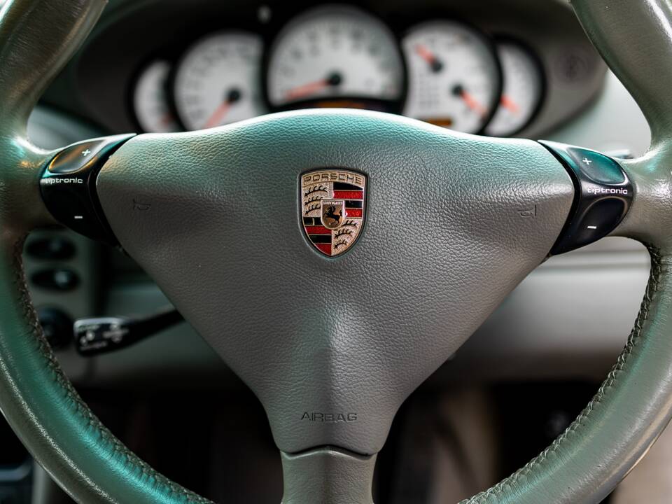 Image 28/50 of Porsche 911 Carrera 4S (2002)