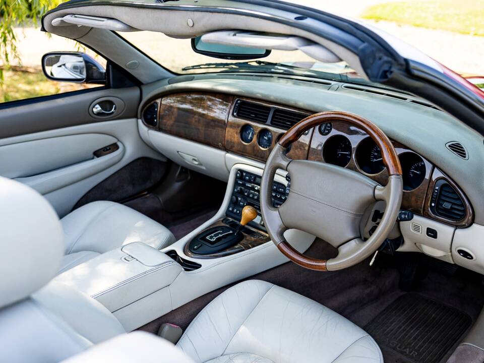 Immagine 21/42 di Jaguar XK8 4.0 (2001)