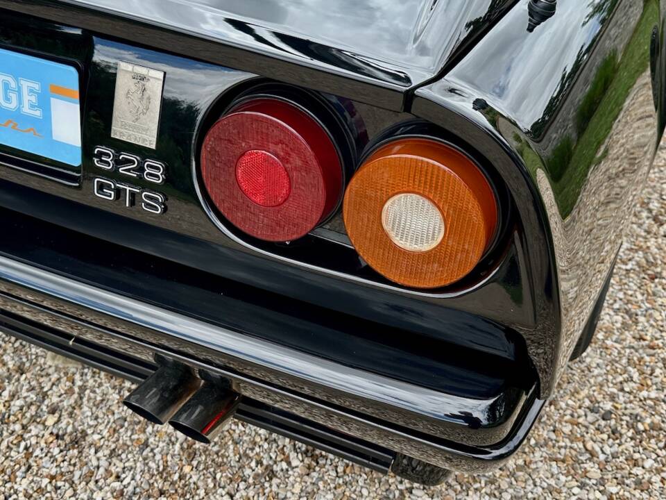 Bild 17/86 von Ferrari 328 GTS (1988)
