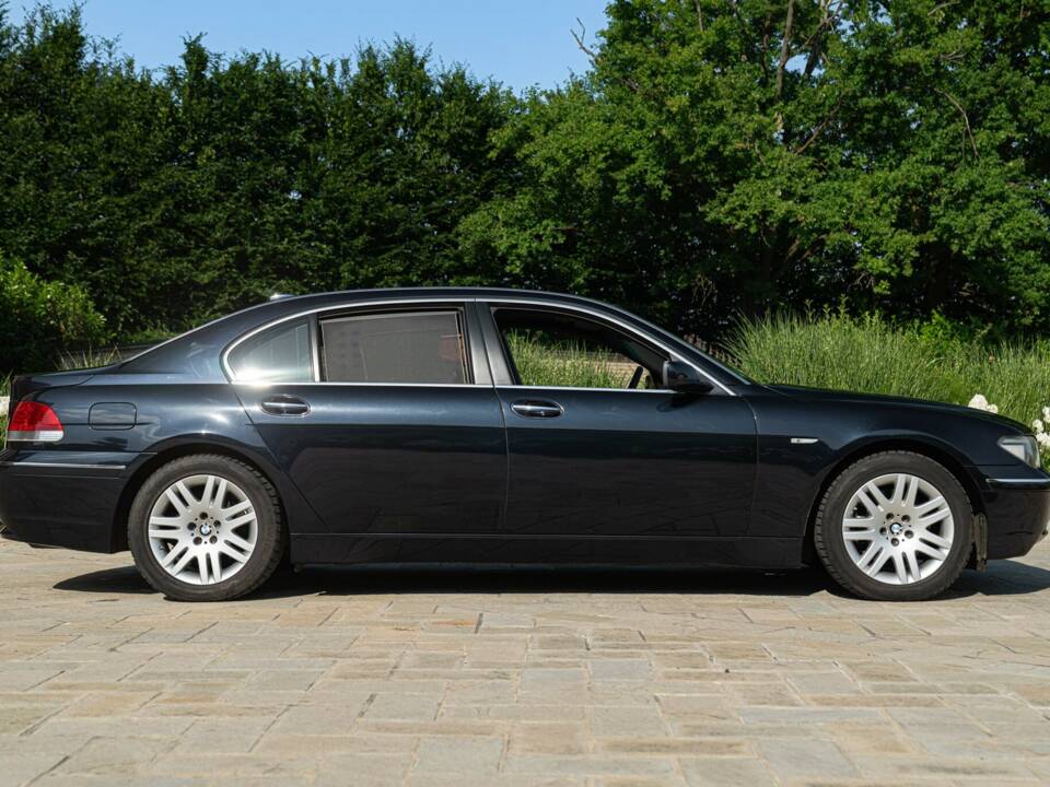Bild 6/50 von BMW 745Li (2001)
