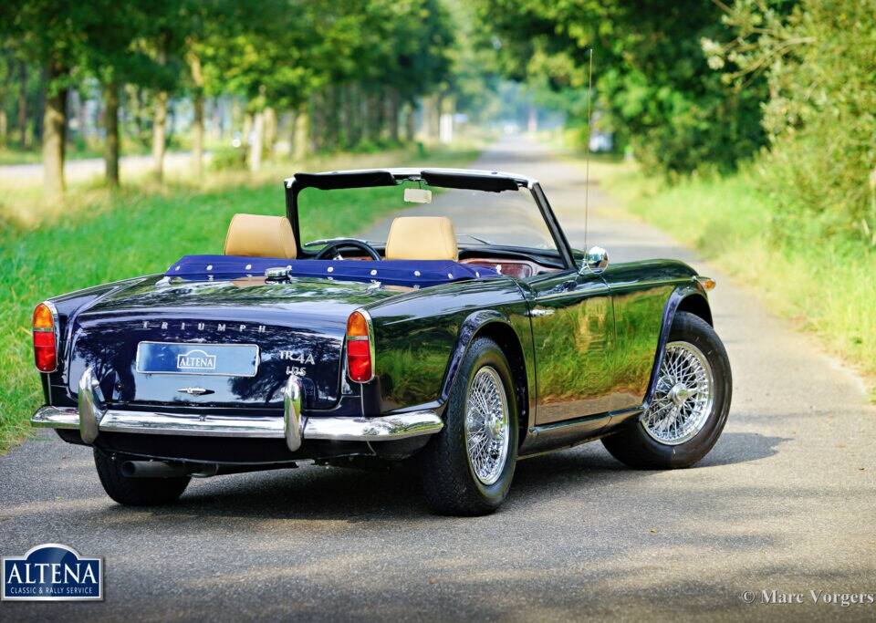 Immagine 11/36 di Triumph TR 4A IRS (1966)