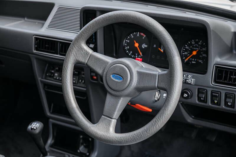 Image 27/33 de Ford Escort turbo RS (1986)