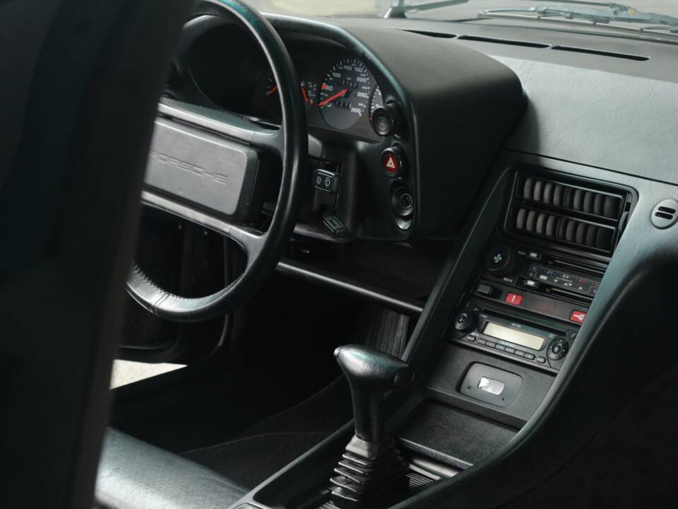 Afbeelding 46/50 van Porsche 928 S4 (1989)