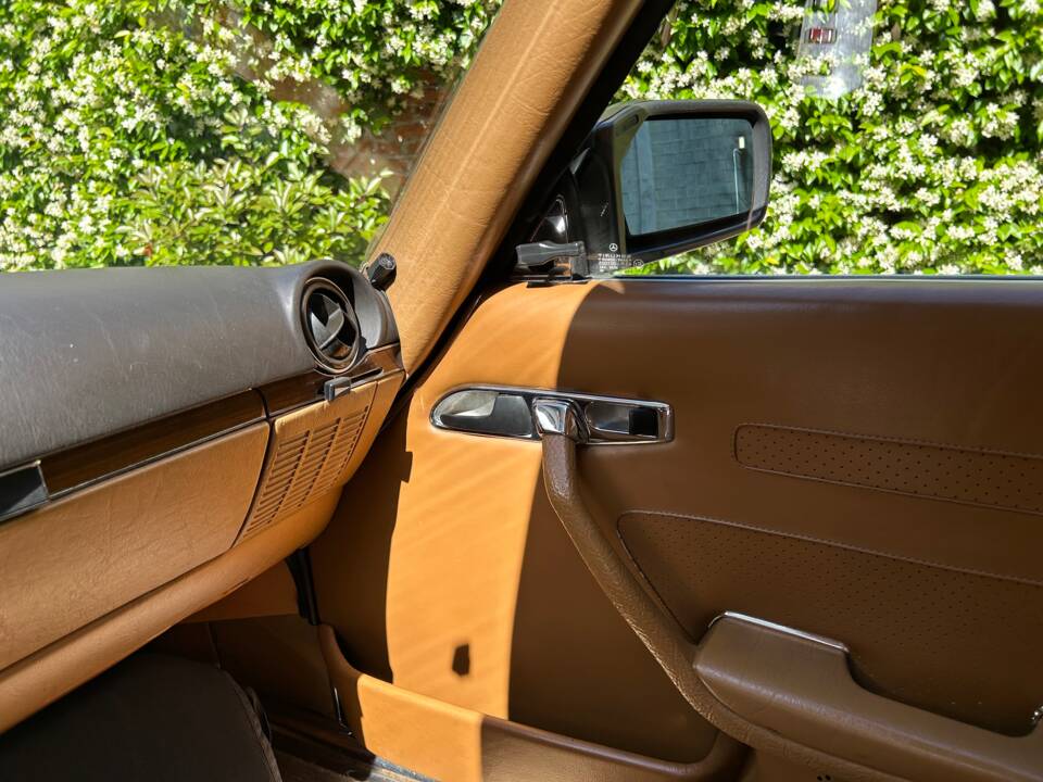 Image 30/50 of Mercedes-Benz 380 SL (1983)