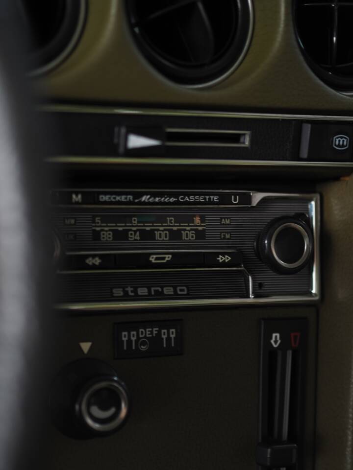 Image 61/66 of Mercedes-Benz 450 SLC (1977)