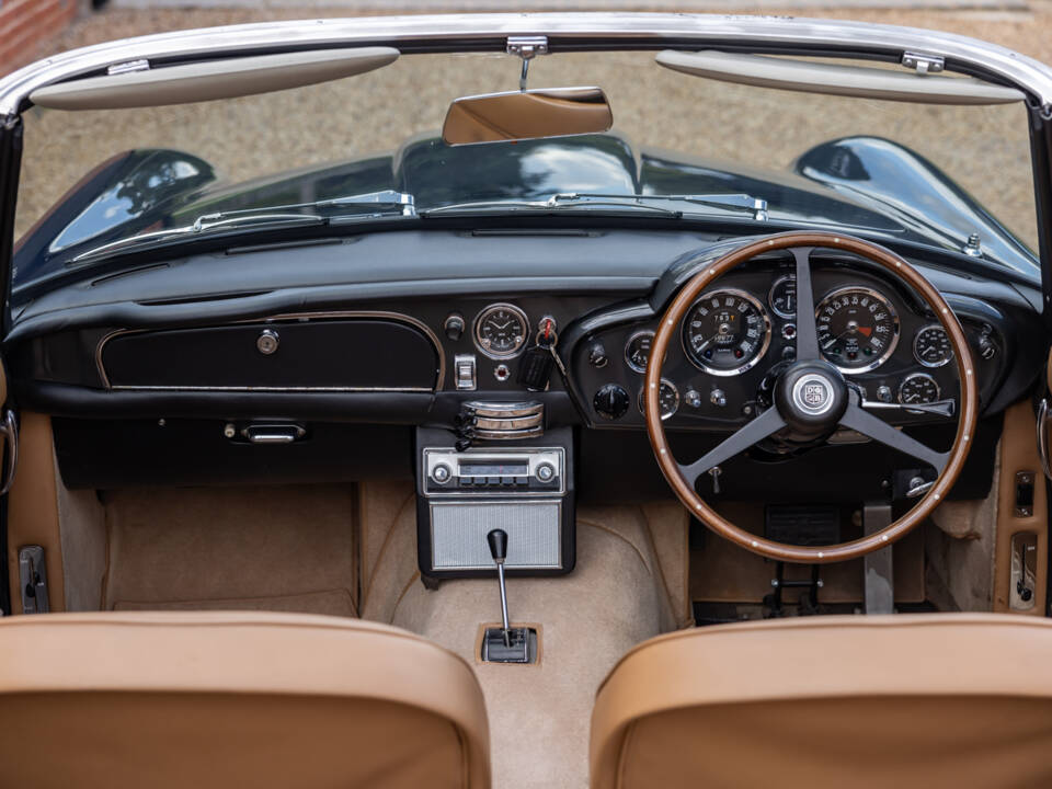 Imagen 26/68 de Aston Martin DB 6 Volante (1967)