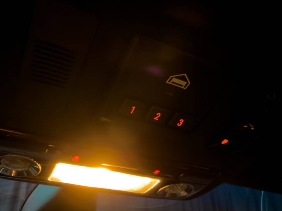 Image 19/41 of BMW 750i (2000)