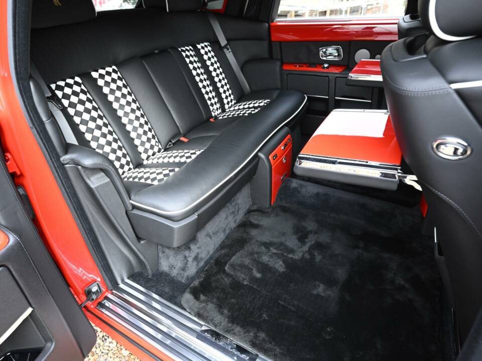 Image 48/50 of Rolls-Royce Phantom VII (2016)