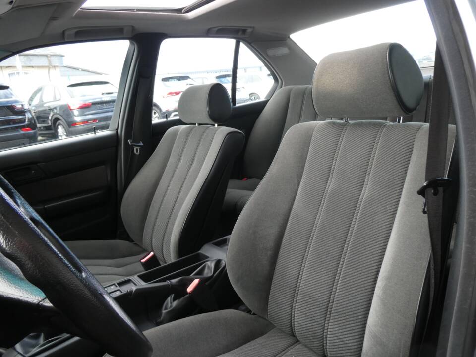 Image 10/16 of BMW 525i (1990)