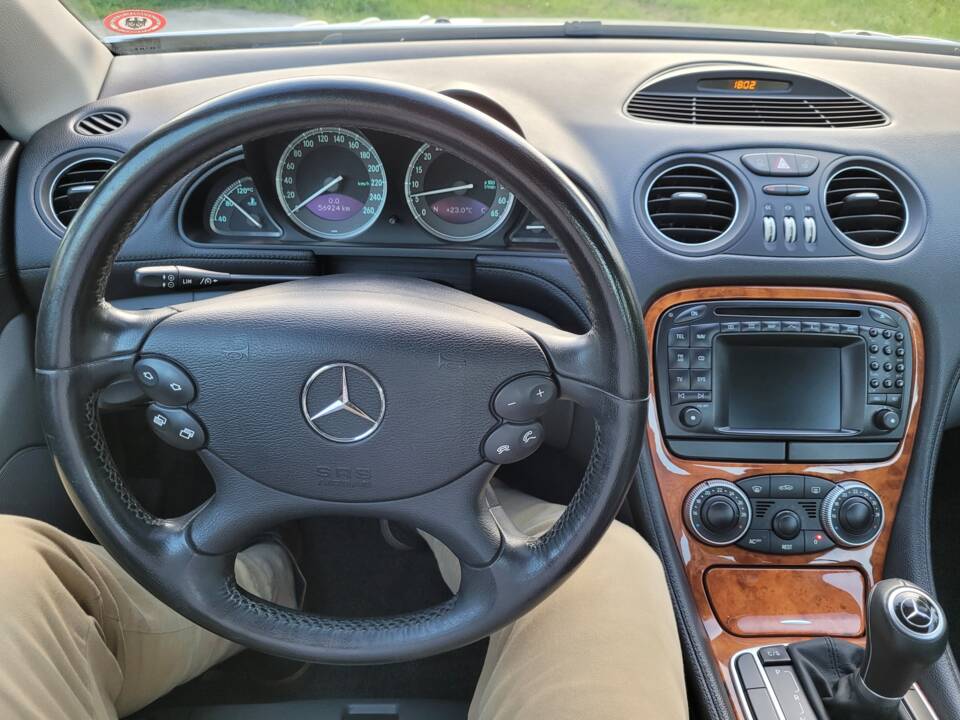 Bild 53/97 von Mercedes-Benz SL 500 (2004)