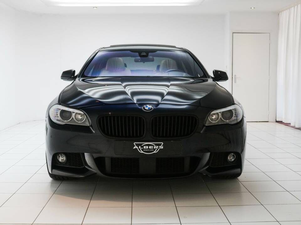 Image 4/24 of BMW 550i (2012)