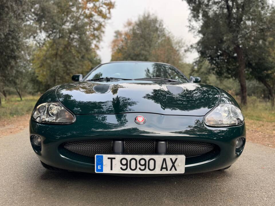 Image 3/40 de Jaguar XKR (1998)