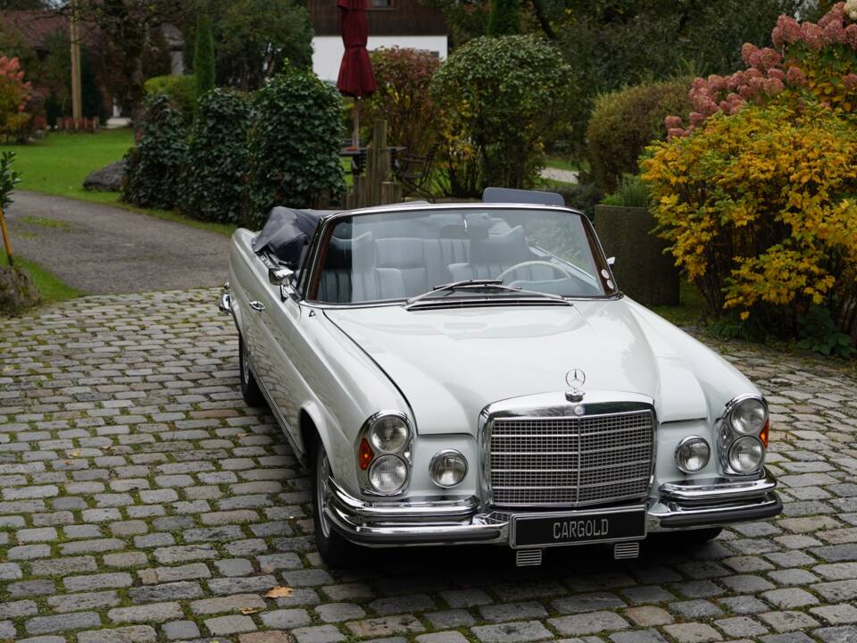 Image 11/15 of Mercedes-Benz 280 SE 3,5 (1971)