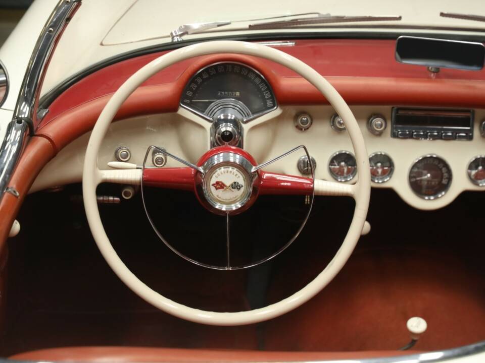 Image 32/50 of Chevrolet Corvette (1954)