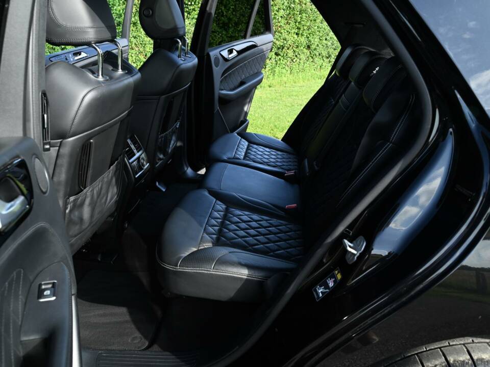 Image 46/49 of Mercedes-Benz ML 63 AMG (2013)