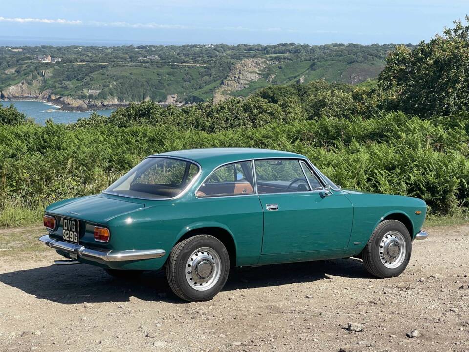 Immagine 5/12 di Alfa Romeo Giulia GT 1300 Junior (1969)