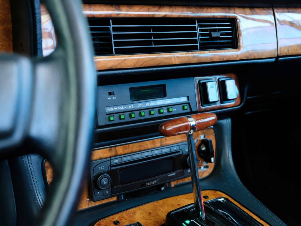 Image 18/47 of Jaguar XJ-SC 5.3 (1987)
