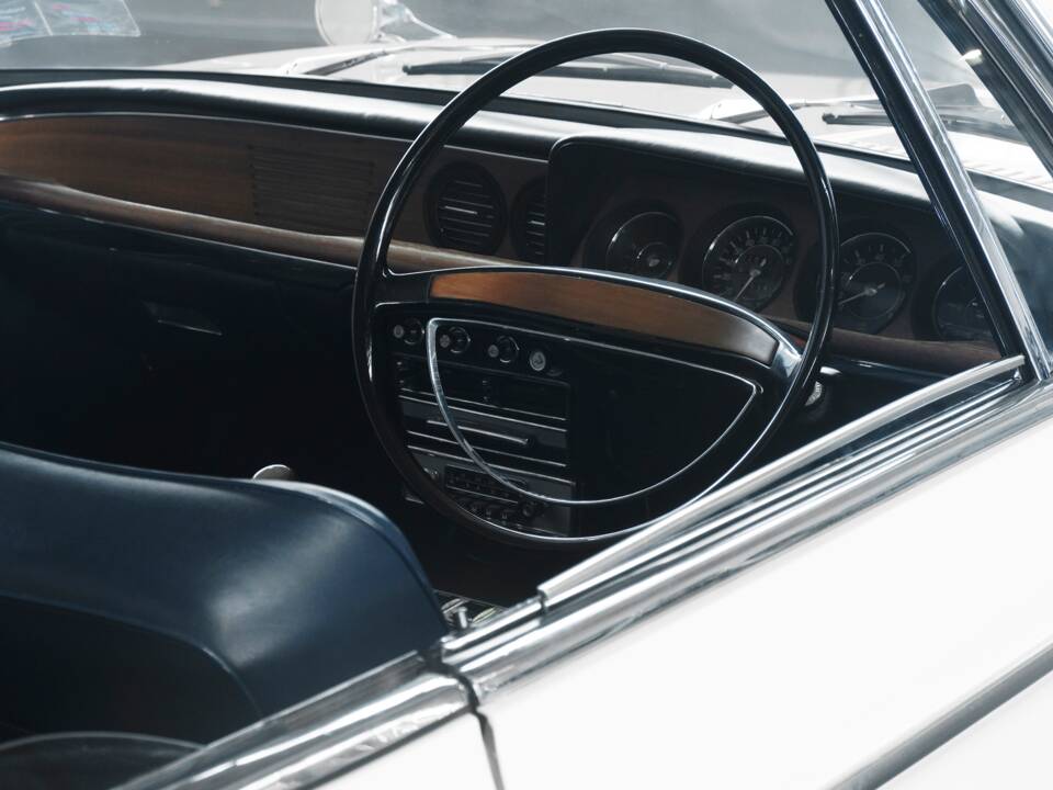 Image 41/48 of Subaru 360 (1970)