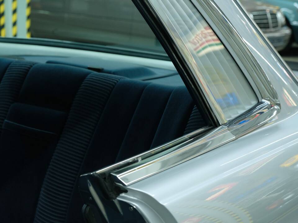 Image 28/50 de Mercedes-Benz 500 SLC (1981)