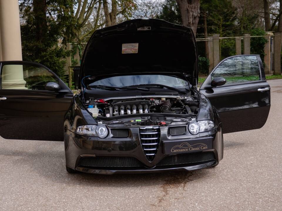 Image 57/60 of Alfa Romeo 147 3.2 GTA (2003)