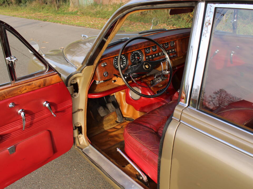 Immagine 4/19 di Jaguar S-Type 3.4 (1967)