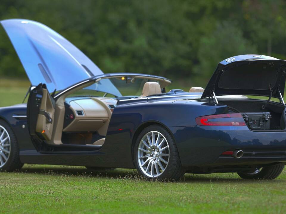 Image 24/50 of Aston Martin DB 9 Volante (2006)