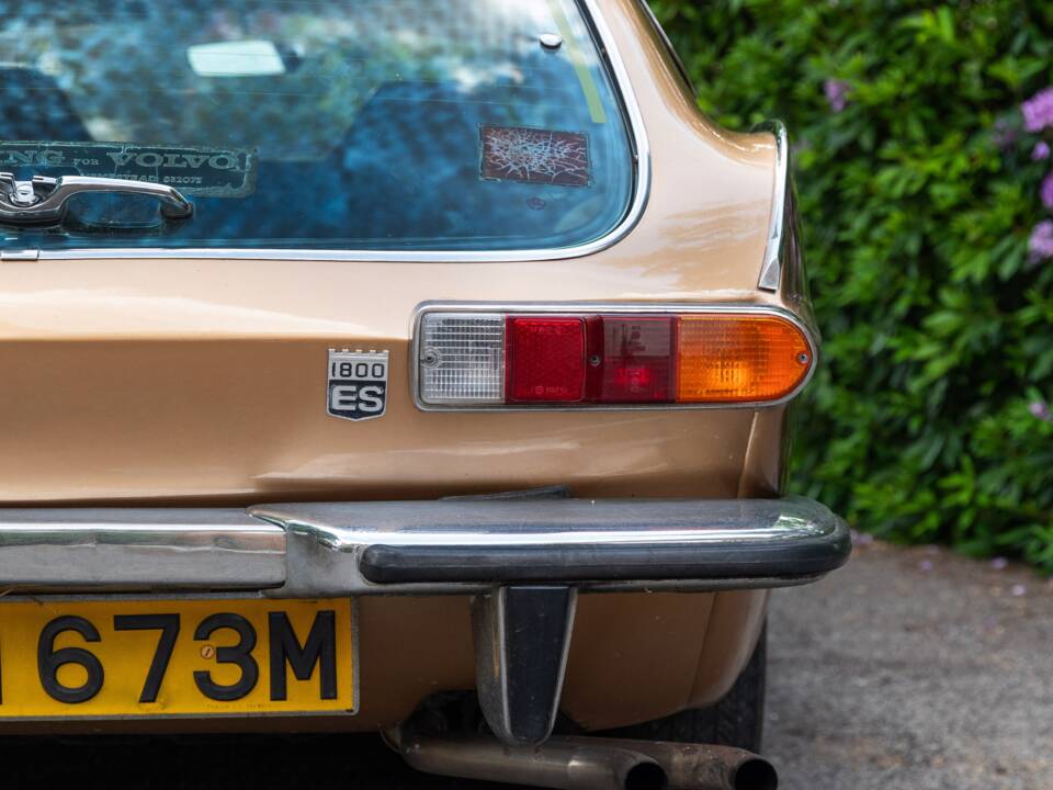 Image 9/50 of Volvo 1800 ES (1973)