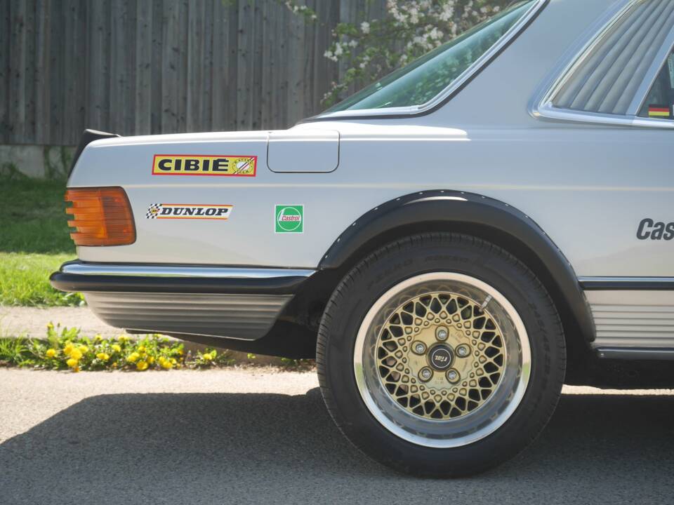 Image 13/26 of Mercedes-Benz 450 SLC (1900)