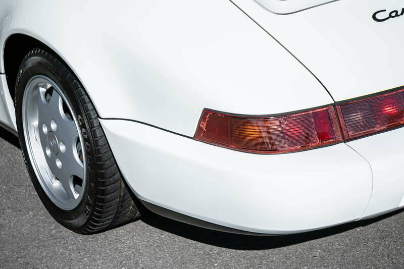 Image 21/38 of Porsche 911 Carrera 4 (1990)