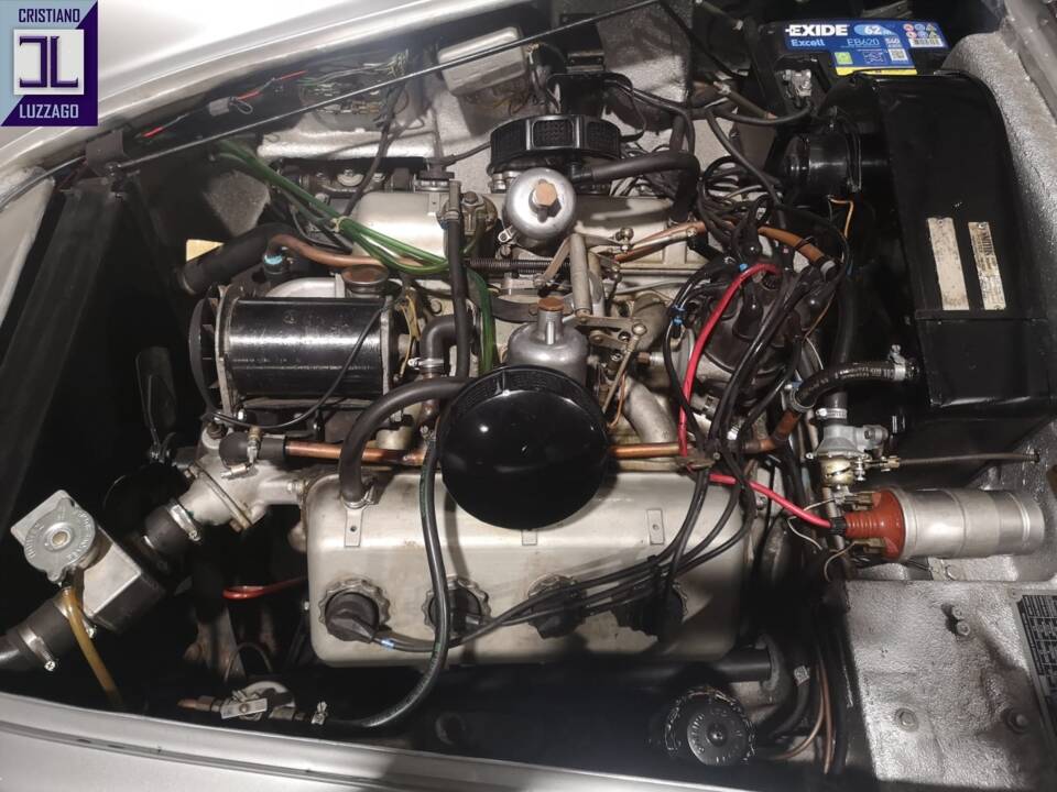 Image 36/37 of Daimler SP 250 (1960)