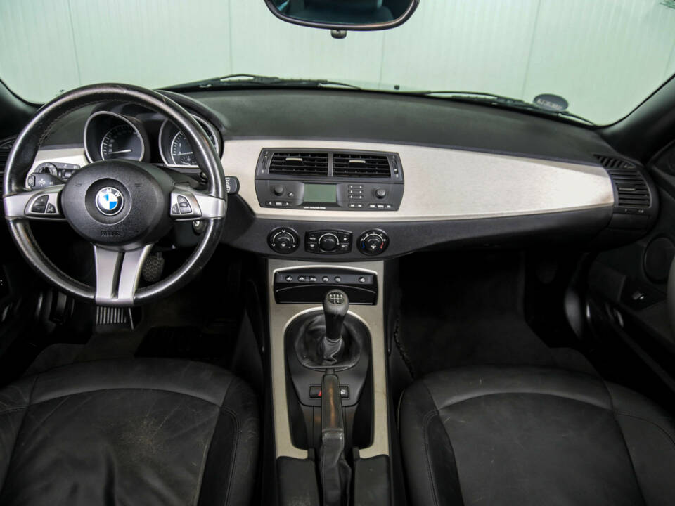 Immagine 7/50 di BMW Z4 2.2i (2005)