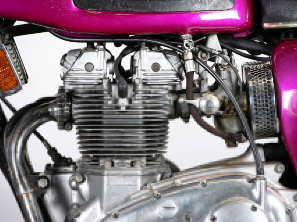 Image 15/50 of Triumph T 150 V Trident (1974)